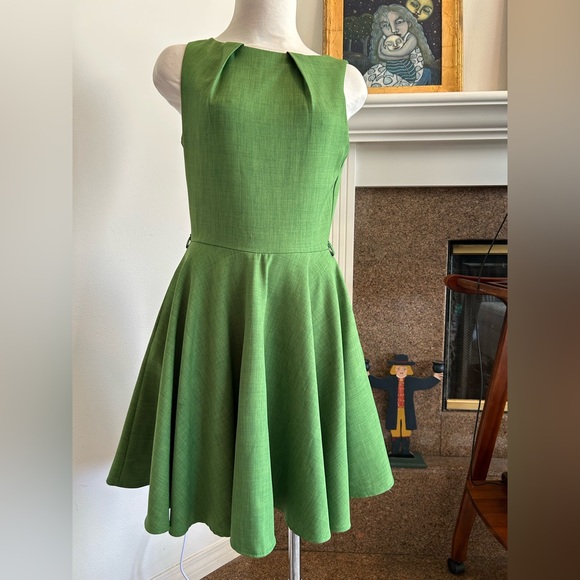 Closet Dresses & Skirts - CLOSET Green Midi Flounce Dress, Size 10